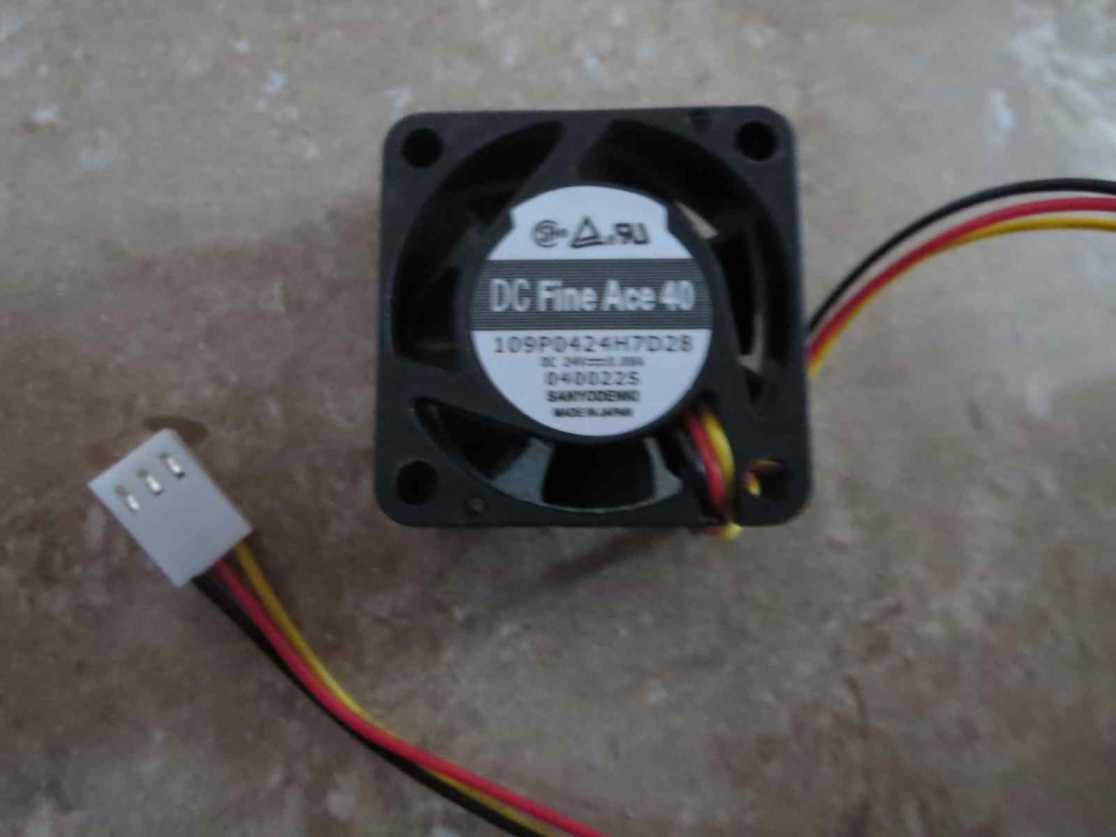  109P0424H7D28 Sanyo cooling fan