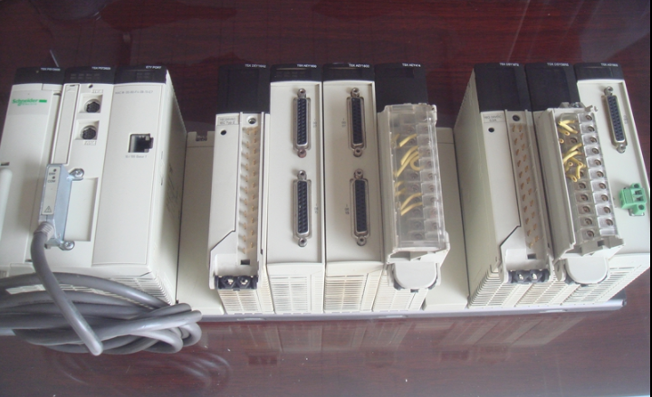  Schneider  TSX AEY 1600